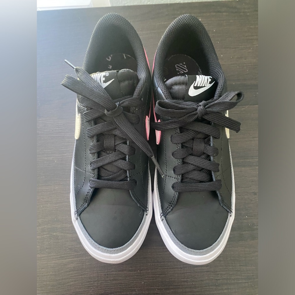 Nike LOW BLZER SIZE 5
